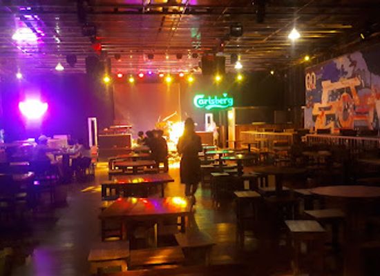 laos/luang-prabang/nightclub/qq-restaurant-and-bar