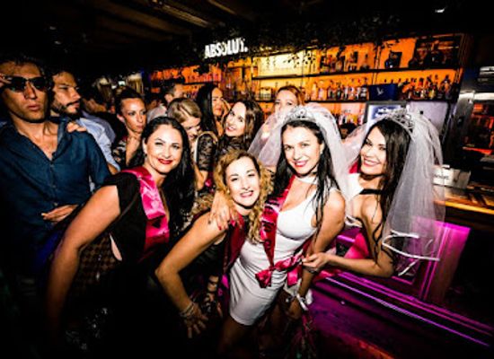 hungary/budapest/nightclub/otkert