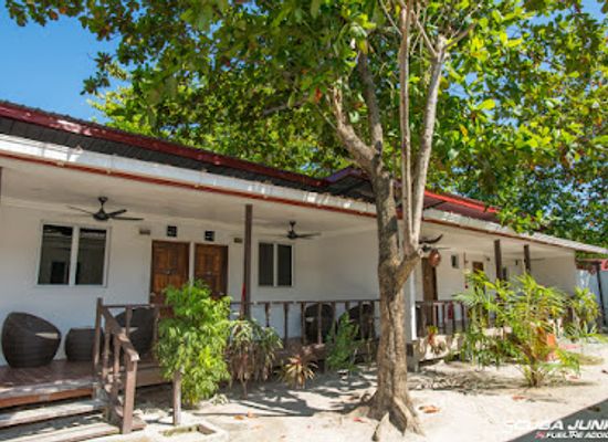malaysia/sabah/nightclub/scuba-junkie-mabul-beach-resort