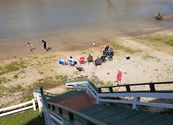 missouri/current-river/nightclub/the-landing-current-river