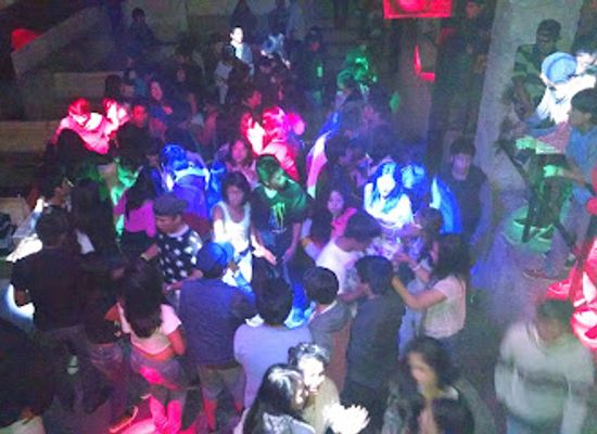 peru/ancash/nightclub/discoteca-kenuales