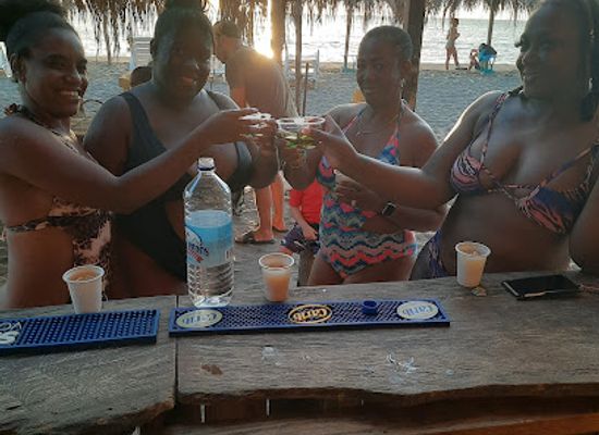 dominica/mero-beach/nightclub/bar-la-plage
