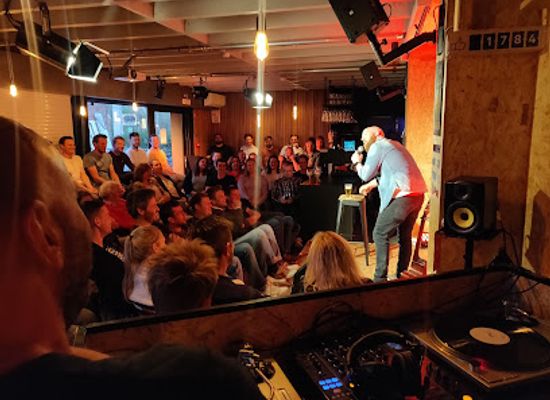 belgium/kortrijk/nightclub/karaoke-pitch