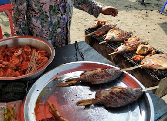 myanmar-burma/sittwe/nightclub/sittwe-beach-food-stall