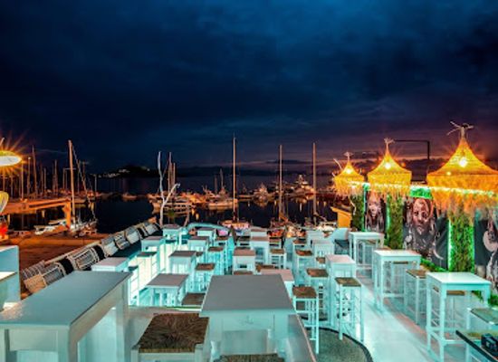 greece/naxos/nightclub/like-home-bar