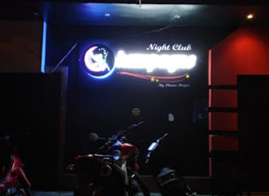 peru/iquitos/nightclub/night-club-champagne-by-diana-rojas