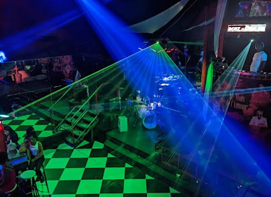 madagascar/atsinanana/nightclub/taxi-be