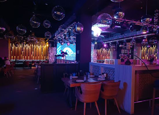 kazakhstan/aktau/nightclub/retro-vinyl