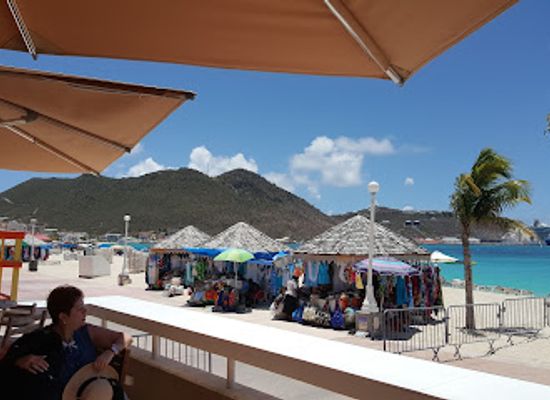 sint-maarten/great-bay-beach/nightclub/layback-beach-bar-grill