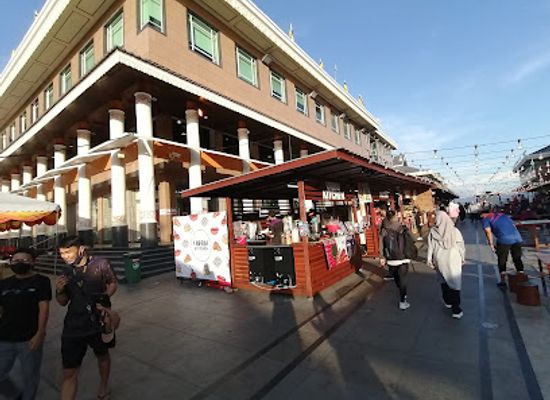 brunei/bandar-seri-begawan/nightclub/food-street-yayasan-shhb