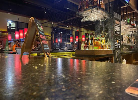 missouri/st-charles/nightclub/bar-louie-streets-of-st-charles