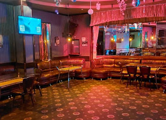 ukraine/mariupol/nightclub/maksim