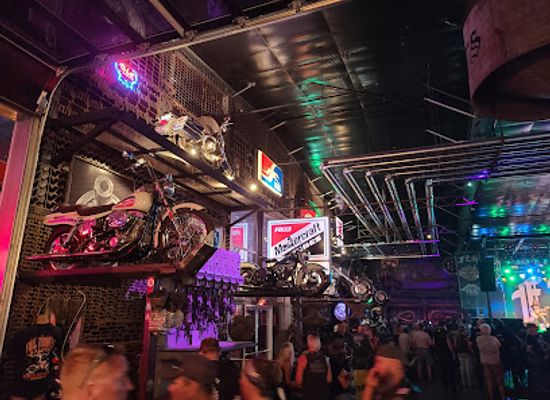 north-dakota/badlands/nightclub/full-throttle-saloon