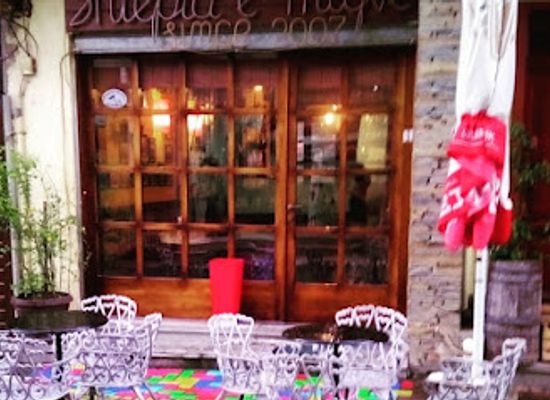 albania/pogradec/nightclub/shtepia-e-miqve