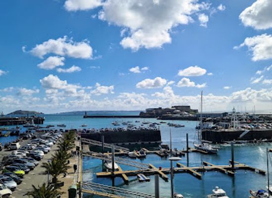 guernsey/vazon-bay/nightclub/united-club