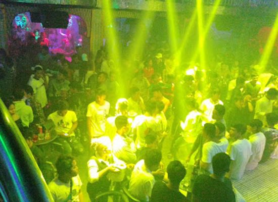 cambodia/battambang/nightclub/star-light-club