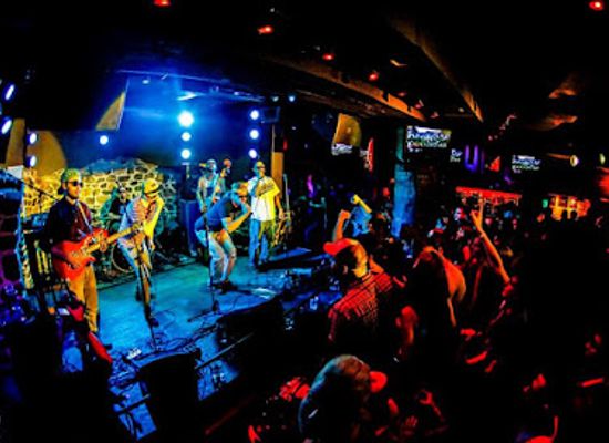 hungary/mecsek/nightclub/pecsi-est
