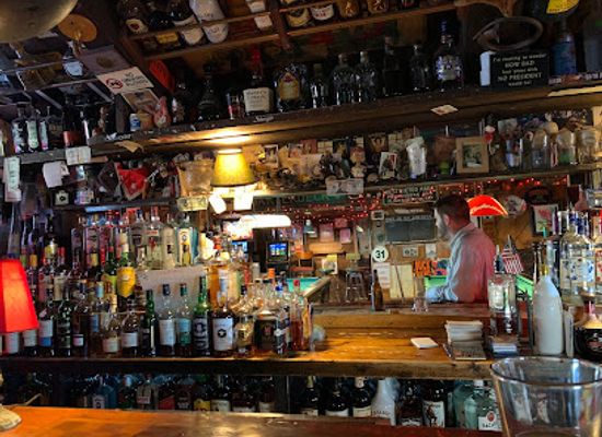 massachusetts/barnstable-county/nightclub/quarterdeck-lounge