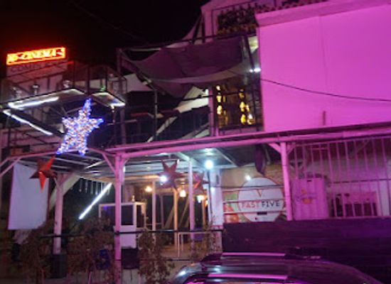 senegal/kolda/nightclub/five-up-club