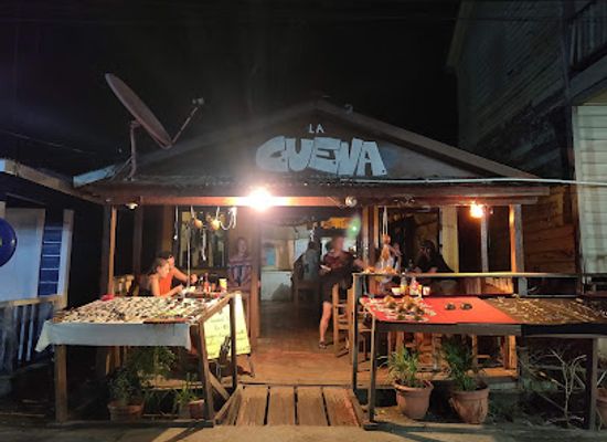 honduras/utila/nightclub/la-cueva