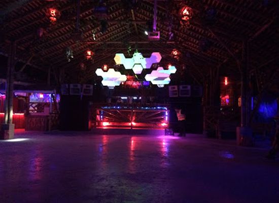 ecuador/central-sierra/nightclub/lost-beach-club