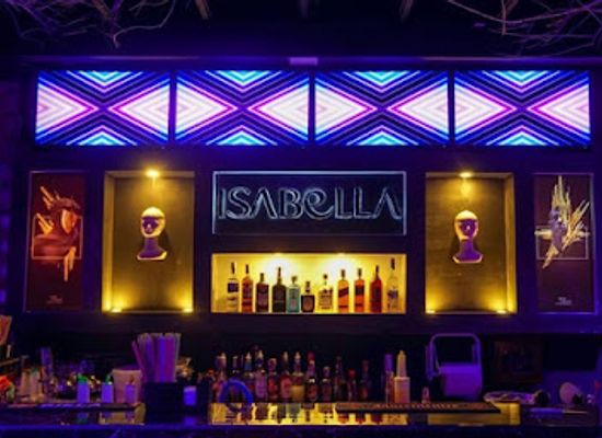 ecuador/otavalo/nightclub/isabella