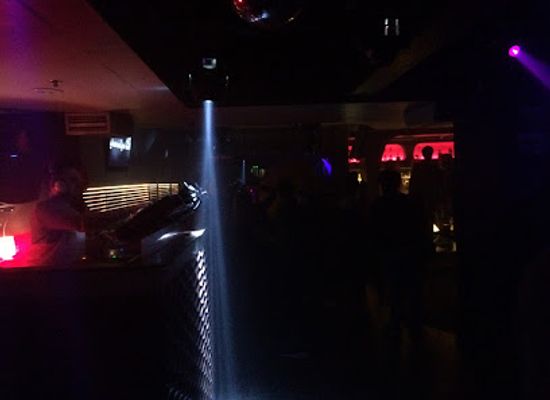 australia/outback/nightclub/khokolat-bar