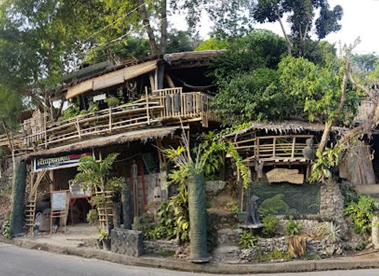 philippines/boracay/diniwid-beach/nightclub/temptation-island-bar-and-mari-it-art-gallery
