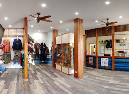 palau/babeldaob-island/nightclub/barracuda-restaurant