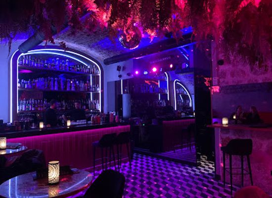 croatia/dubrovnik/nightclub/milk-fun-area-cocktails