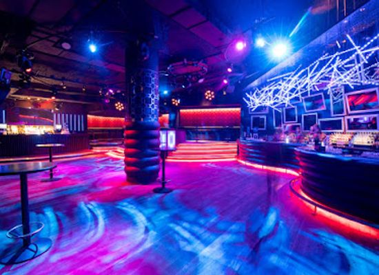 netherlands/hoeksche-waard/nightclub/munch