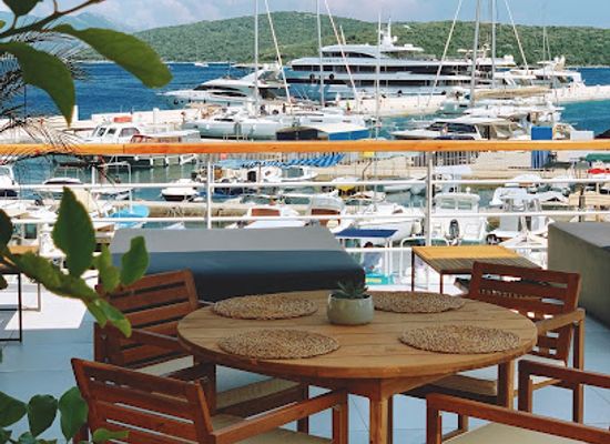 croatia/peljesac-peninsula/nightclub/blue-centar-korcula
