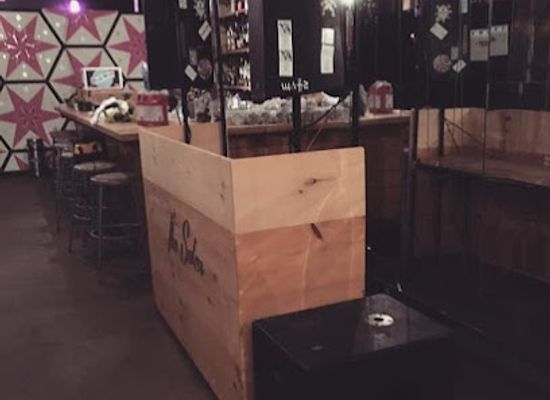 rhode-island/west-bay/nightclub/the-salon