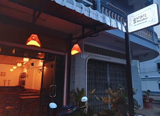 laos/champasak/nightclub/sese-wine-and-beer