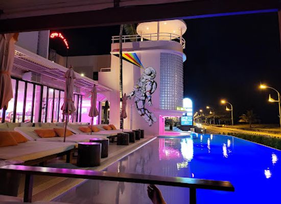 thailand/phuket/karon/nightclub/zippy-day-club