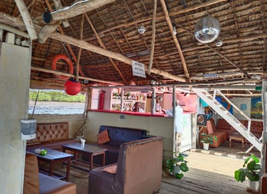 kenya/lamu/shela/nightclub/floating-bar-restaurant-lamu
