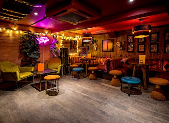 united-kingdom/london/notting-hill/bar/the-little-yellow-door