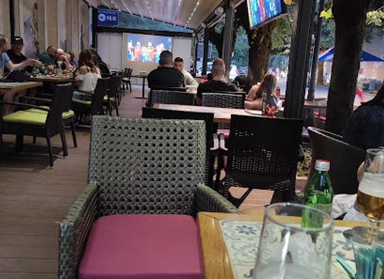 montenegro/cetinje/nightclub/scottish-pub-academia