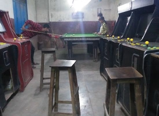 pakistan/lahore/nightclub/mamo-snooker-club
