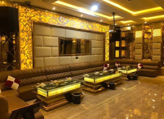 myanmar-burma/sittwe/nightclub/white-house-ktv-bar-resataurant