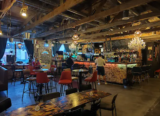 iceland/keflavik/nightclub/cafe-petite