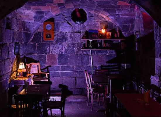 armenia/gyumri/nightclub/barbar-art-room