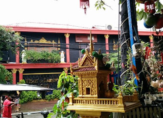 cambodia/kampong-thom/nightclub/heart-of-darkness