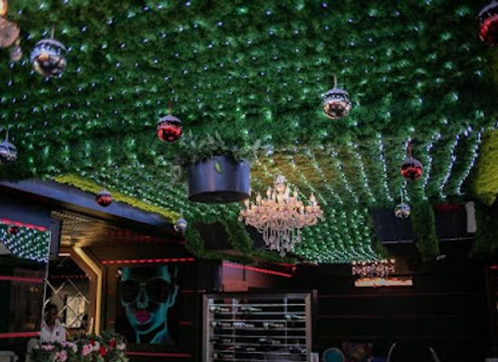 gabon/upper-ogooue-province/nightclub/yoka-lounge