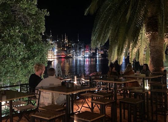 albania/saranda/nightclub/tipsy-drinks-and-more