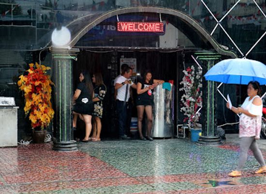 philippines/angeles-city/nightclub/the-hairy-kiwi-in-the-philippines