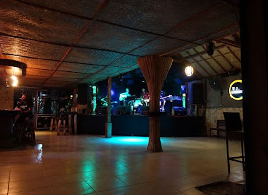 indonesia/labuan-bajo/nightclub/paradise-bar