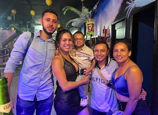 ecuador/puerto-ayora/nightclub/la-discoteca-de-wilfrido