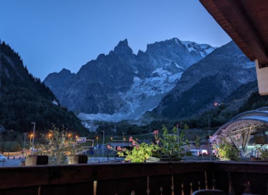 italy/courmayeur/nightclub/shatush-mont-blanc