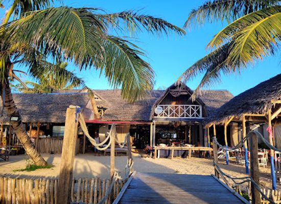 madagascar/analanjirofo/nightclub/beach-club-sainte-marie